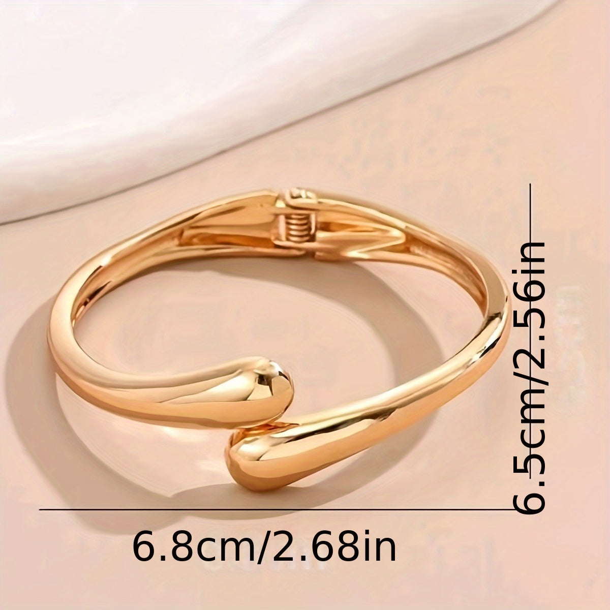 Isabella | Stijlvolle Zilverkleurige Geometrische Teardrop Manchet Armband