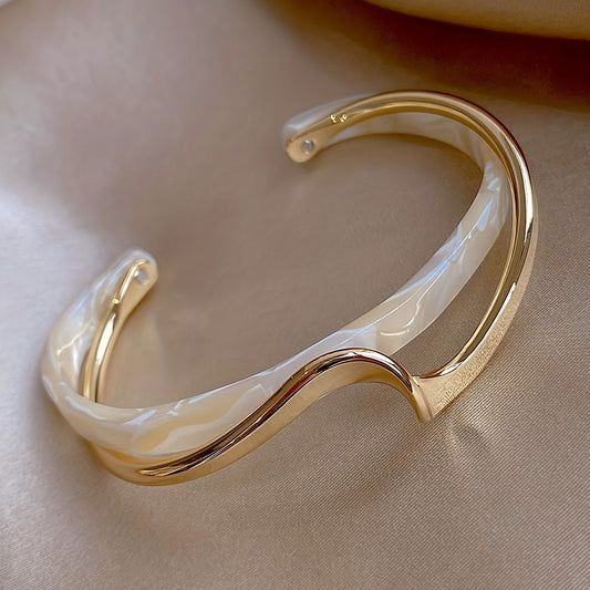 Amelia | Minimalistisches 18-Karat-vergoldetes Armband mit Imitationsperle