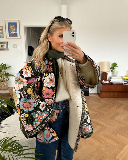 ColorCascade™ | Stylische Jacke für den kommenden Frühling