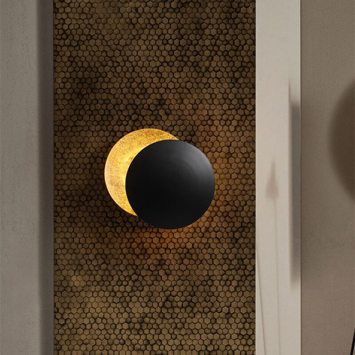 Eclipse-Lampe – Wandleuchte mit Sonnenfinsternis