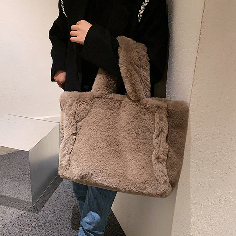 LucaFrosi | Stilvolle, flauschige Damen-Wintertasche